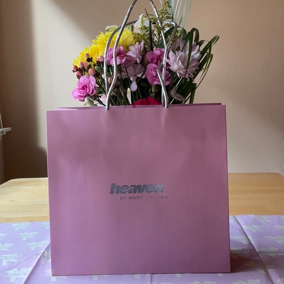 🧸 HEAVEN BY MARC JACOBS  SHOPPING BAG AND TISSUE PAPER 🧸 NWOT 🧸 - Picture 6 of 16